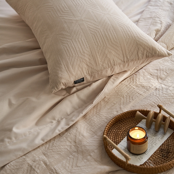 91家纺网 家纺一手货源 找家纺 宜代光年 2025新款60s水洗棉全棉提花夏被 艾迪-咖