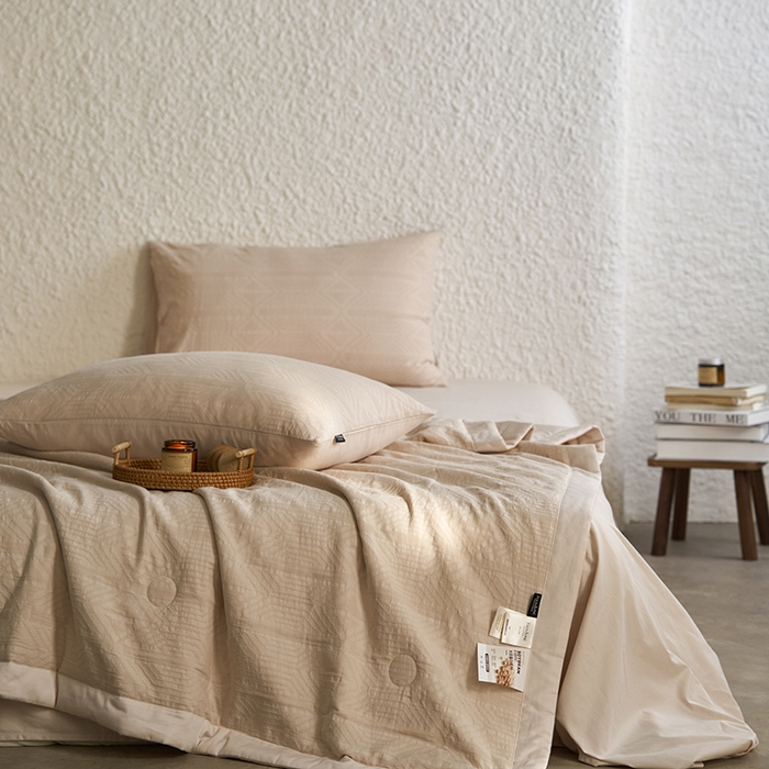 91家纺网 家纺一手货源 找家纺 宜代光年 2025新款60s水洗棉全棉提花夏被 艾迪-咖