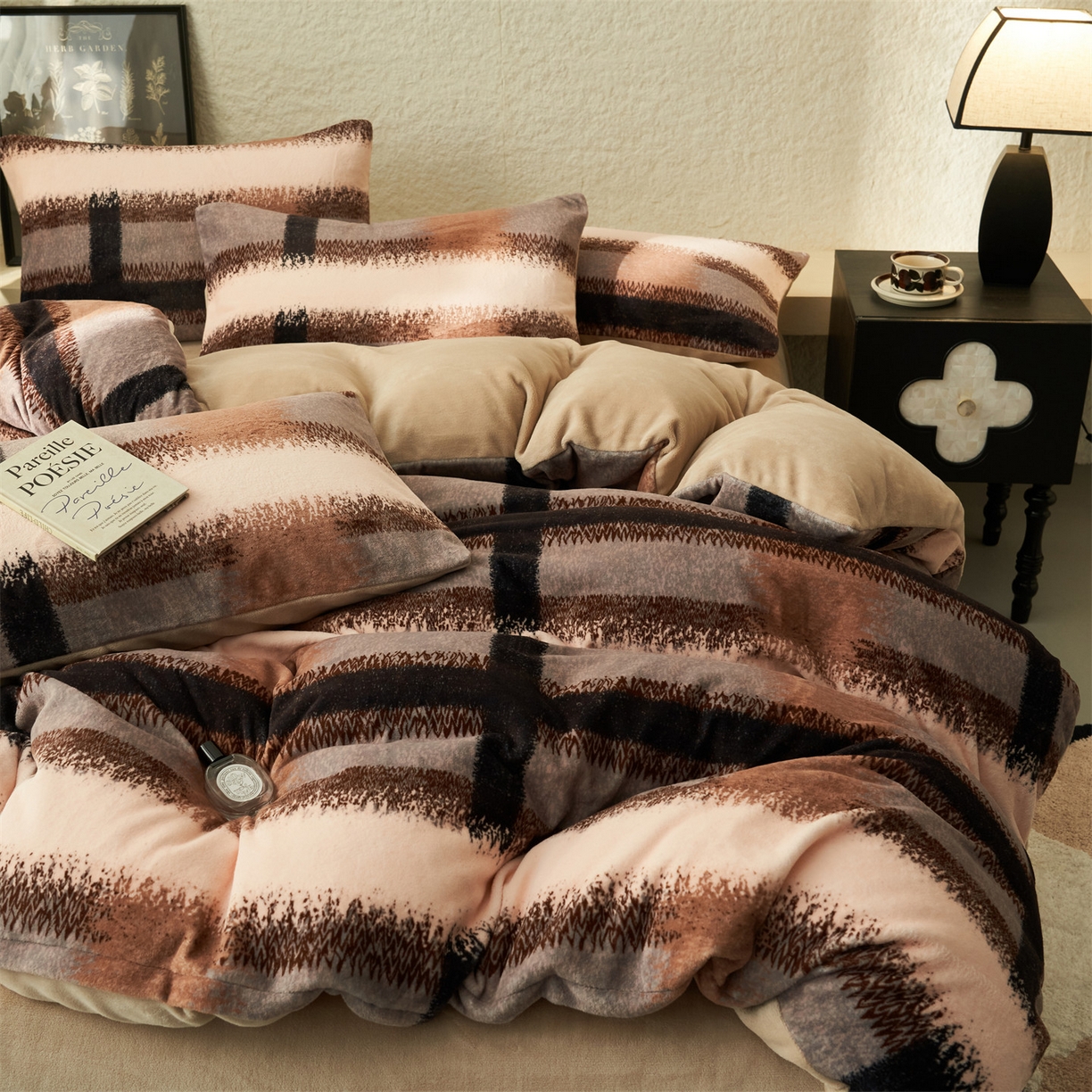 91家纺网 家纺一手货源 找家纺 金鹰 2025新款A类数码印花牛奶绒四件套绒套件 漫意