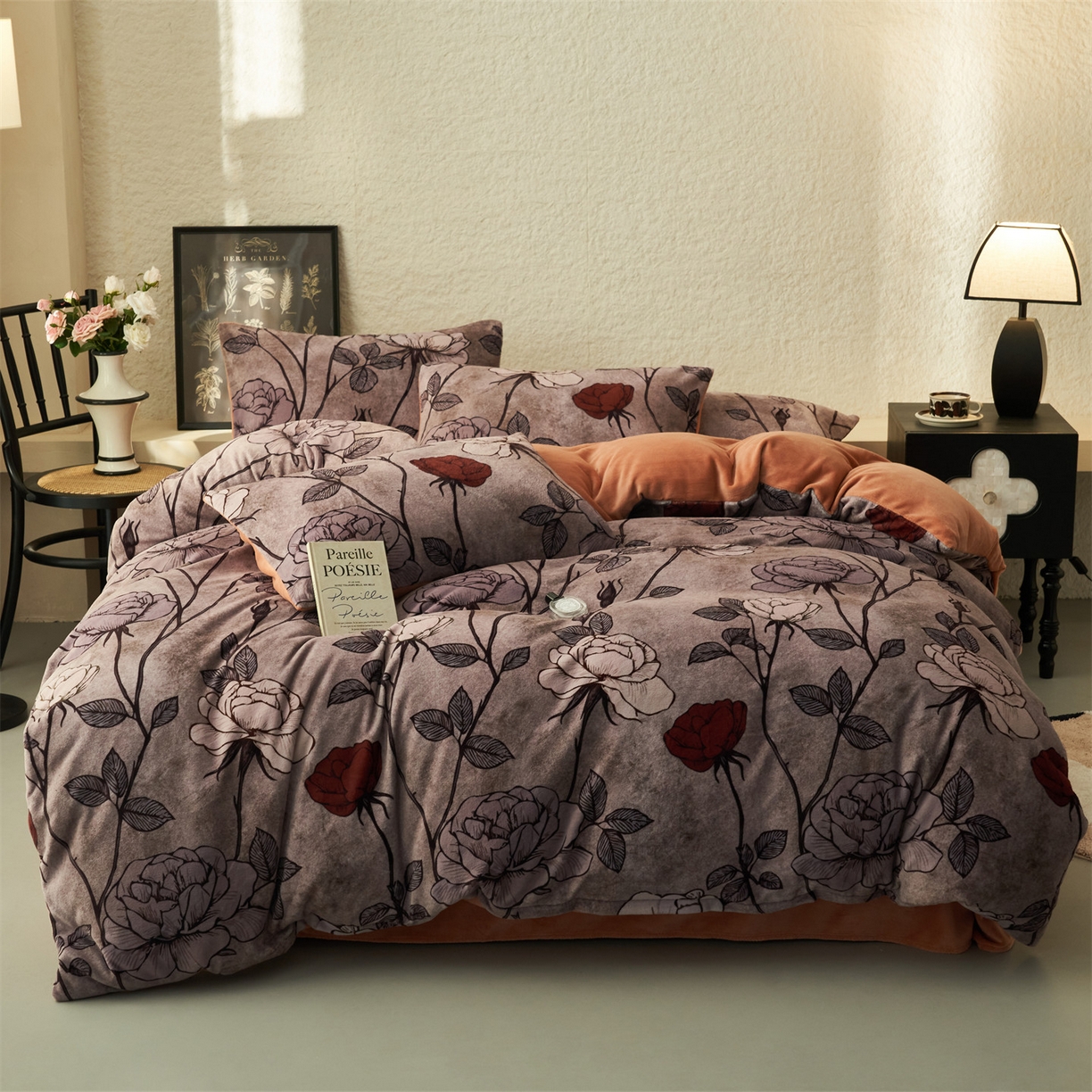 91家纺网 家纺一手货源 找家纺 金鹰 2025新款A类数码印花牛奶绒四件套绒套件 漫游玫瑰