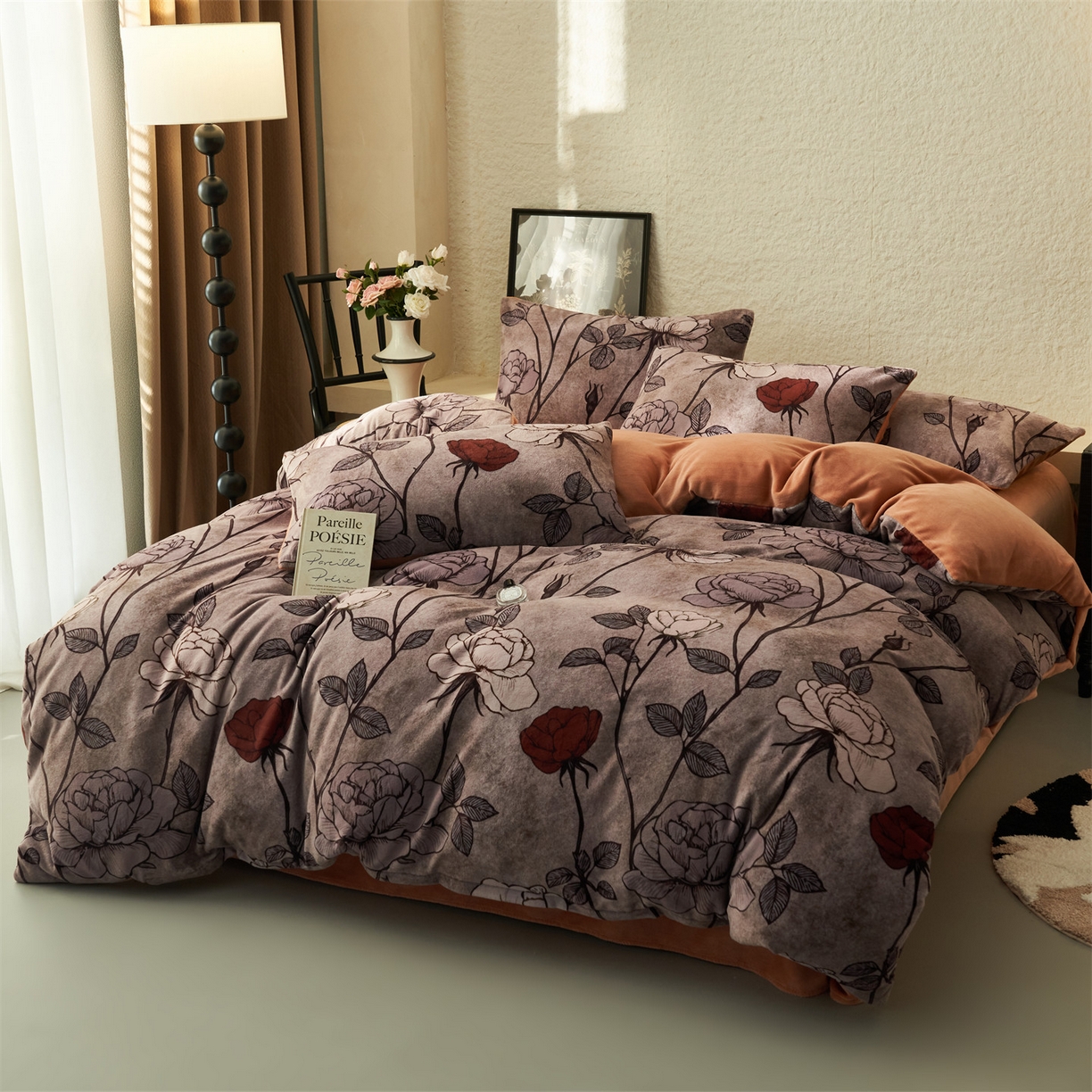 91家纺网 家纺一手货源 找家纺 金鹰 2025新款A类数码印花牛奶绒四件套绒套件 漫游玫瑰