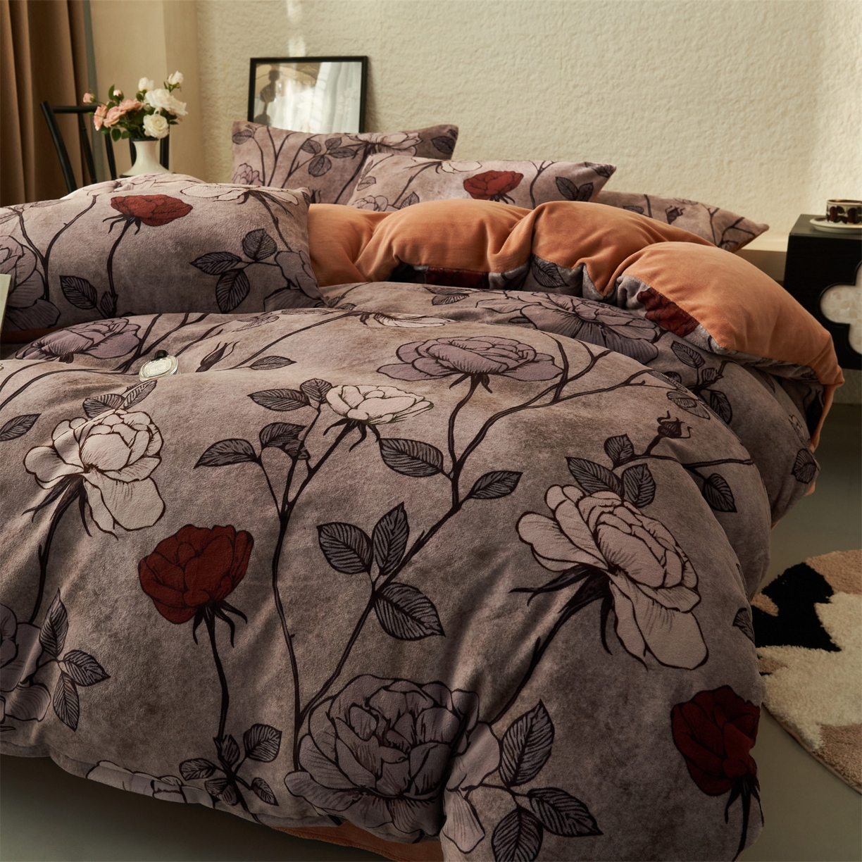 91家纺网 家纺一手货源 找家纺 金鹰 2025新款A类数码印花牛奶绒四件套绒套件 漫游玫瑰