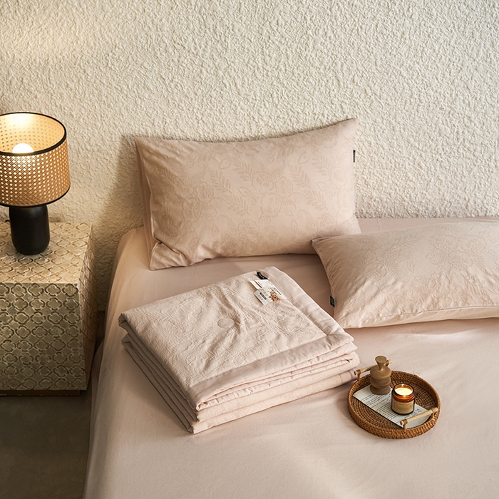 91家纺网 家纺一手货源 找家纺 宜代光年 2025新款60s水洗棉全棉提花夏被 海棠