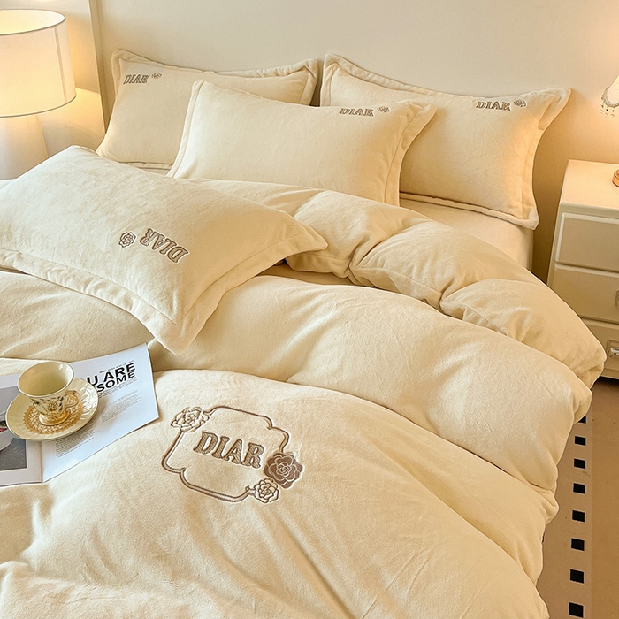 91家纺网 家纺一手货源 找家纺 梦莱斯 2025全消光加厚牛奶绒四件套 - 山茶花系列 山茶花-奶白