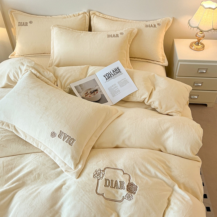 91家纺网 家纺一手货源 找家纺 梦莱斯 2025全消光加厚牛奶绒四件套 - 山茶花系列 山茶花-奶白