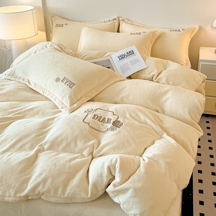 91家纺网 家纺一手货源 找家纺 梦莱斯 2025全消光加厚牛奶绒四件套 - 山茶花系列 山茶花-奶白