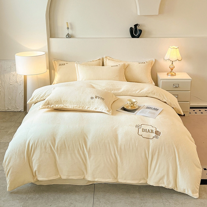 91家纺网 家纺一手货源 找家纺 梦莱斯 2025全消光加厚牛奶绒四件套 - 山茶花系列 山茶花-奶白