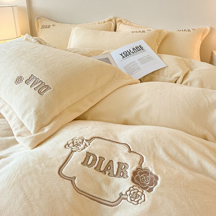 91家纺网 家纺一手货源 找家纺 梦莱斯 2025全消光加厚牛奶绒四件套 - 山茶花系列 山茶花-奶白