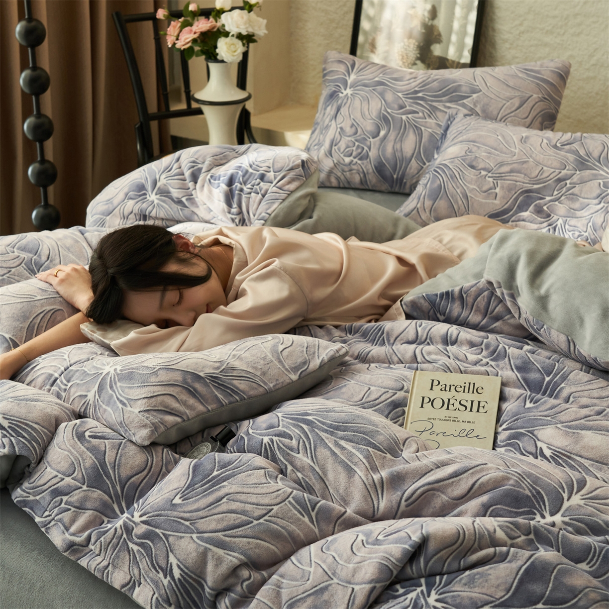 91家纺网 家纺一手货源 找家纺 金鹰 2025新款A类数码印花牛奶绒四件套绒套件 秋日恋曲