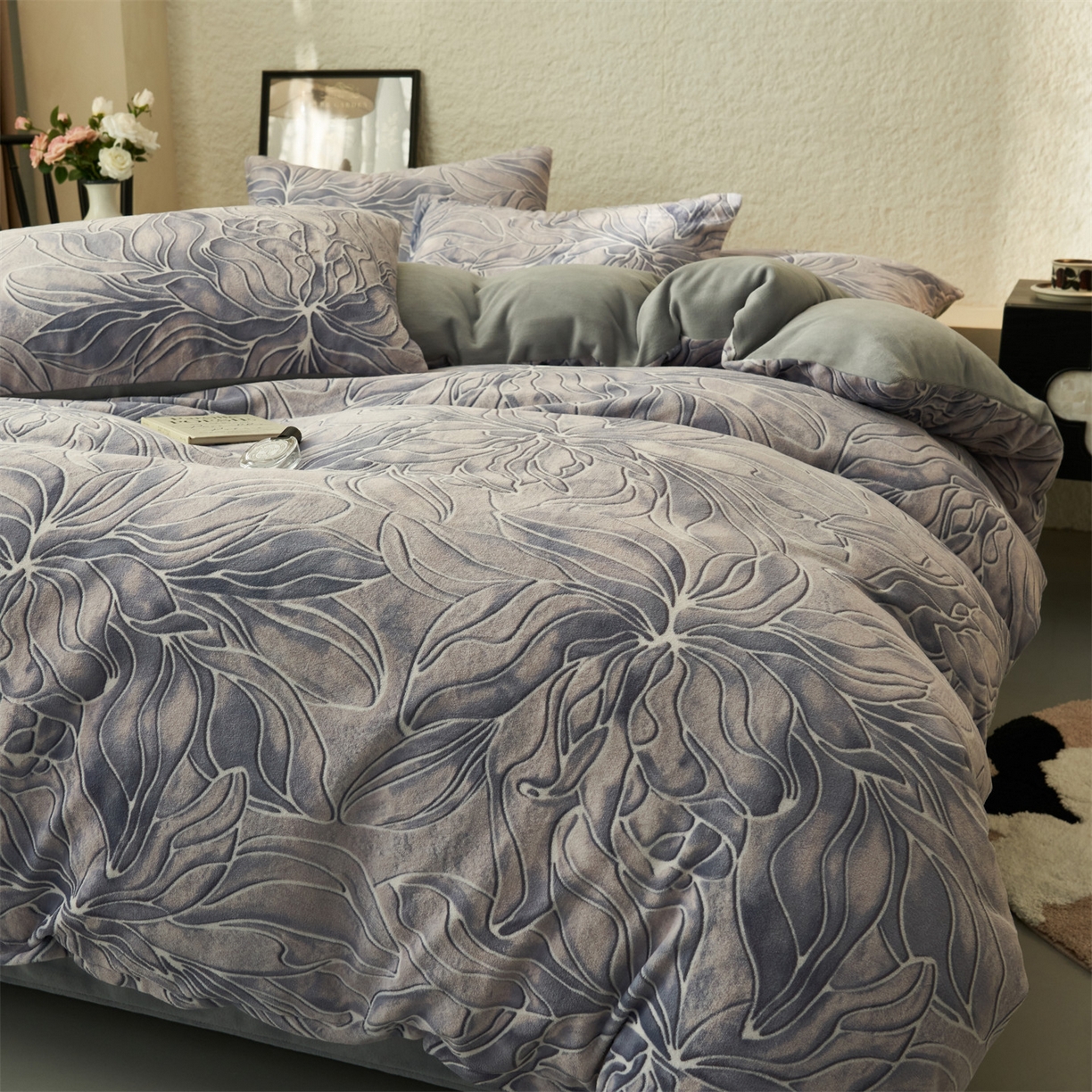 91家纺网 家纺一手货源 找家纺 金鹰 2025新款A类数码印花牛奶绒四件套绒套件 秋日恋曲