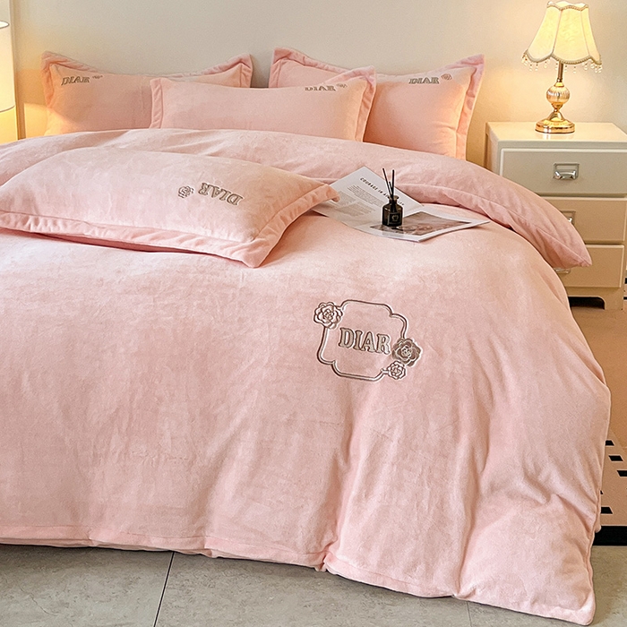 91家纺网 家纺一手货源 找家纺 梦莱斯 2025全消光加厚牛奶绒四件套 - 山茶花系列 山茶花-粉