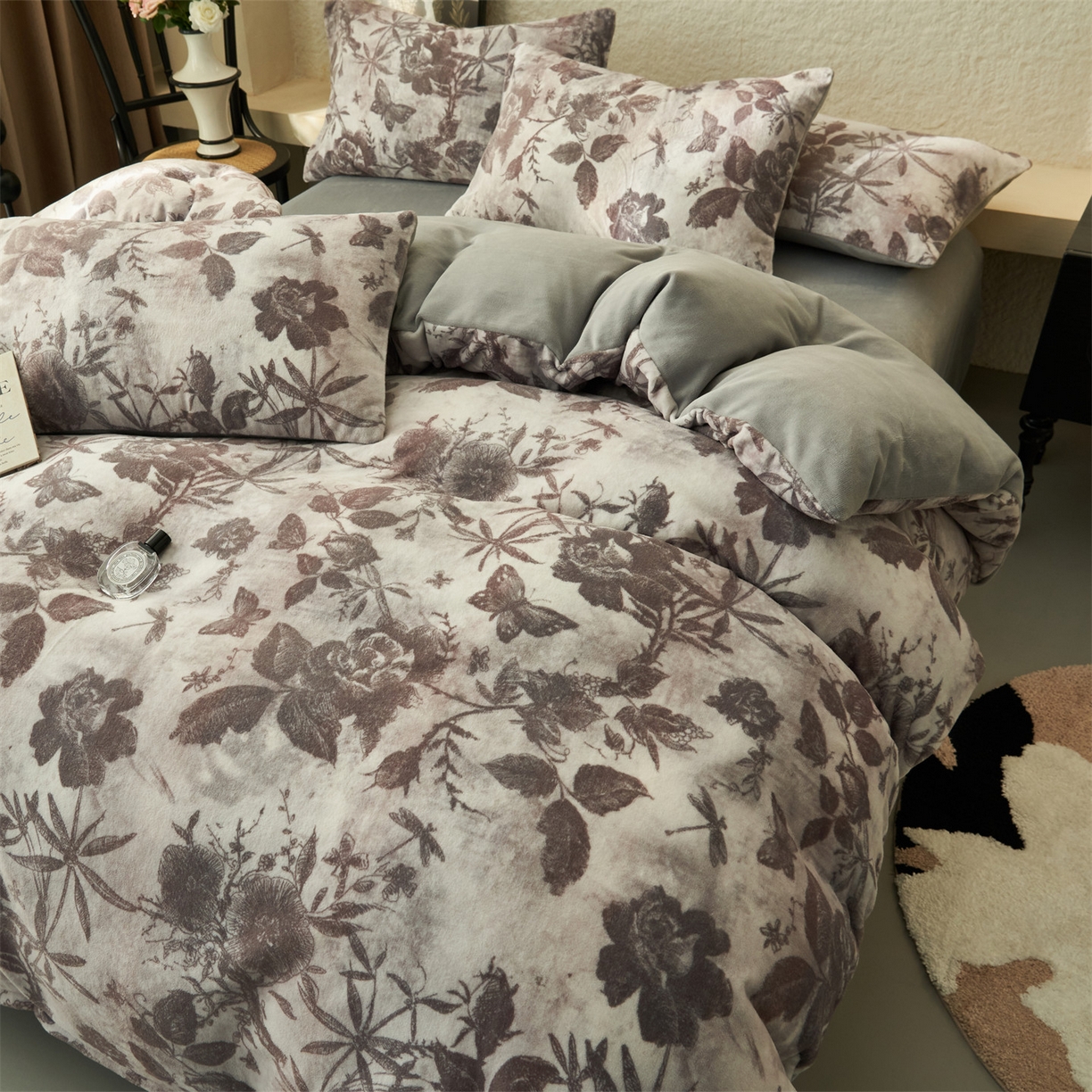 91家纺网 家纺一手货源 找家纺 金鹰 2025新款A类数码印花牛奶绒四件套绒套件 邂逅