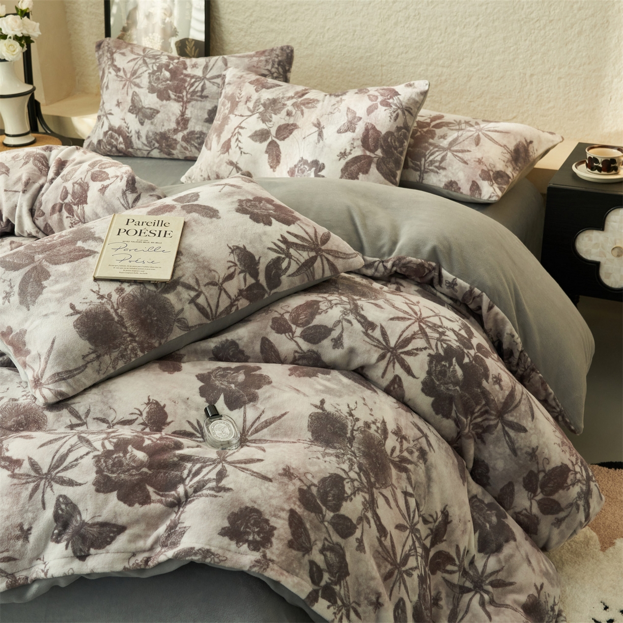 91家纺网 家纺一手货源 找家纺 金鹰 2025新款A类数码印花牛奶绒四件套绒套件 邂逅