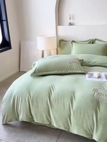 91家纺网 家纺一手货源 找家纺 梦莱斯 2025全消光加厚牛奶绒四件套 - 山茶花系列 山茶花-绿