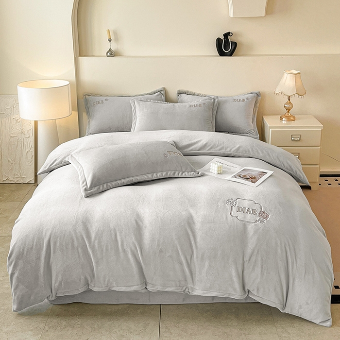 91家纺网 家纺一手货源 找家纺 梦莱斯 2025全消光加厚牛奶绒四件套 - 山茶花系列 山茶花-浅灰