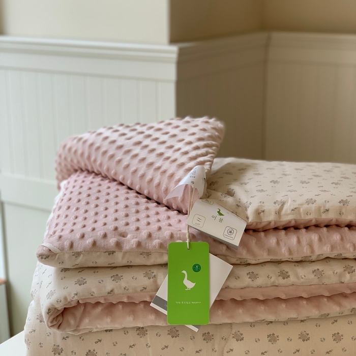 91家纺网 家纺一手货源 找家纺 汇庭 2025秋冬新款·糯米纱布双人豆豆被系列 春日粉