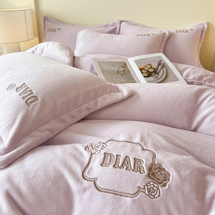 91家纺网 家纺一手货源 找家纺 梦莱斯 2025全消光加厚牛奶绒四件套 - 山茶花系列 山茶花-浅紫