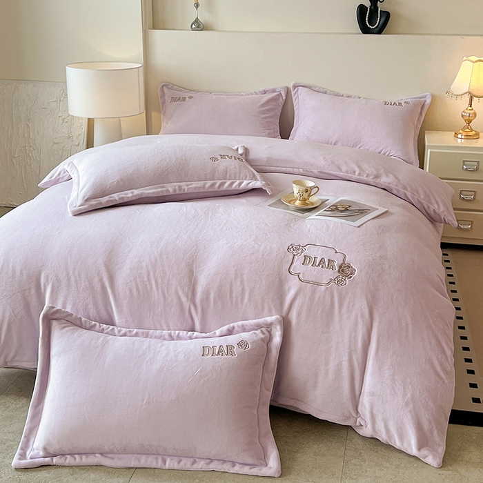 91家纺网 家纺一手货源 找家纺 梦莱斯 2025全消光加厚牛奶绒四件套 - 山茶花系列 山茶花-浅紫