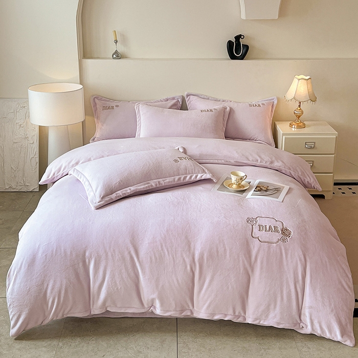 91家纺网 家纺一手货源 找家纺 梦莱斯 2025全消光加厚牛奶绒四件套 - 山茶花系列 山茶花-浅紫