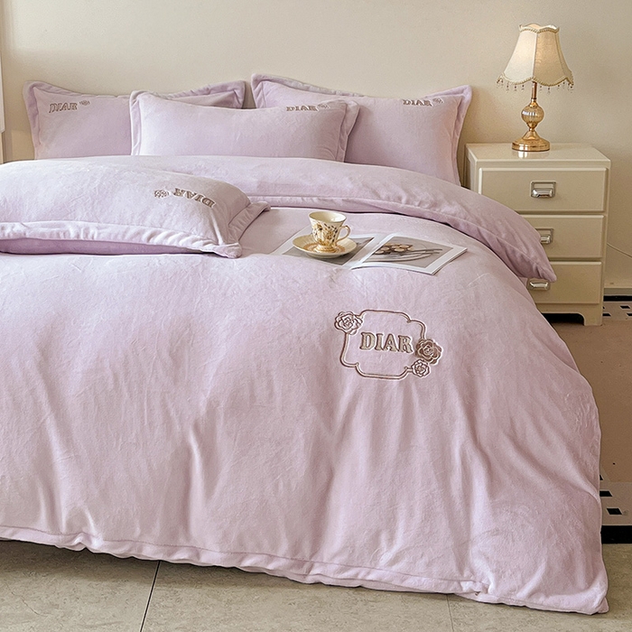 91家纺网 家纺一手货源 找家纺 梦莱斯 2025全消光加厚牛奶绒四件套 - 山茶花系列 山茶花-浅紫