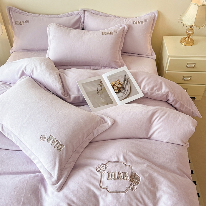 91家纺网 家纺一手货源 找家纺 梦莱斯 2025全消光加厚牛奶绒四件套 - 山茶花系列 山茶花-浅紫