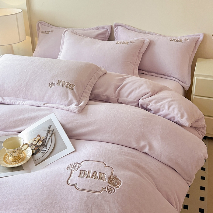 91家纺网 家纺一手货源 找家纺 梦莱斯 2025全消光加厚牛奶绒四件套 - 山茶花系列 山茶花-浅紫