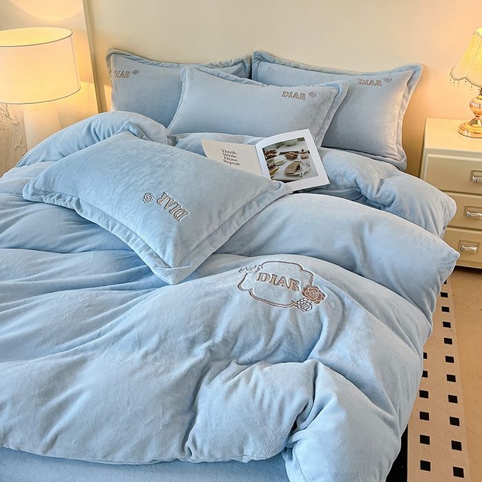 91家纺网 家纺一手货源 找家纺 梦莱斯 2025全消光加厚牛奶绒四件套 - 山茶花系列 山茶花-天蓝