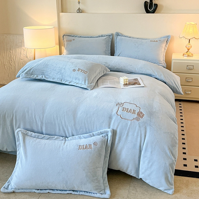 91家纺网 家纺一手货源 找家纺 梦莱斯 2025全消光加厚牛奶绒四件套 - 山茶花系列 山茶花-天蓝