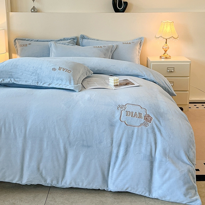 91家纺网 家纺一手货源 找家纺 梦莱斯 2025全消光加厚牛奶绒四件套 - 山茶花系列 山茶花-天蓝