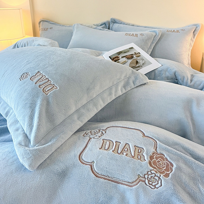 91家纺网 家纺一手货源 找家纺 梦莱斯 2025全消光加厚牛奶绒四件套 - 山茶花系列 山茶花-天蓝