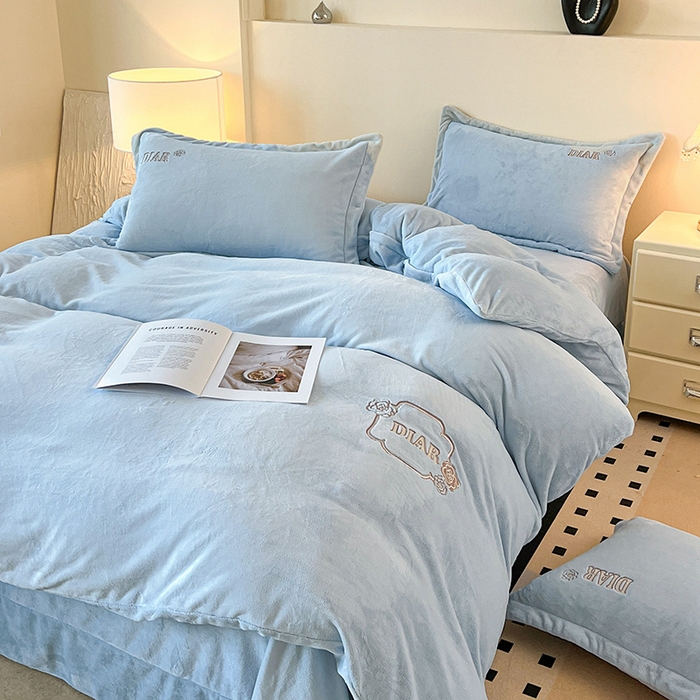 91家纺网 家纺一手货源 找家纺 梦莱斯 2025全消光加厚牛奶绒四件套 - 山茶花系列 山茶花-天蓝