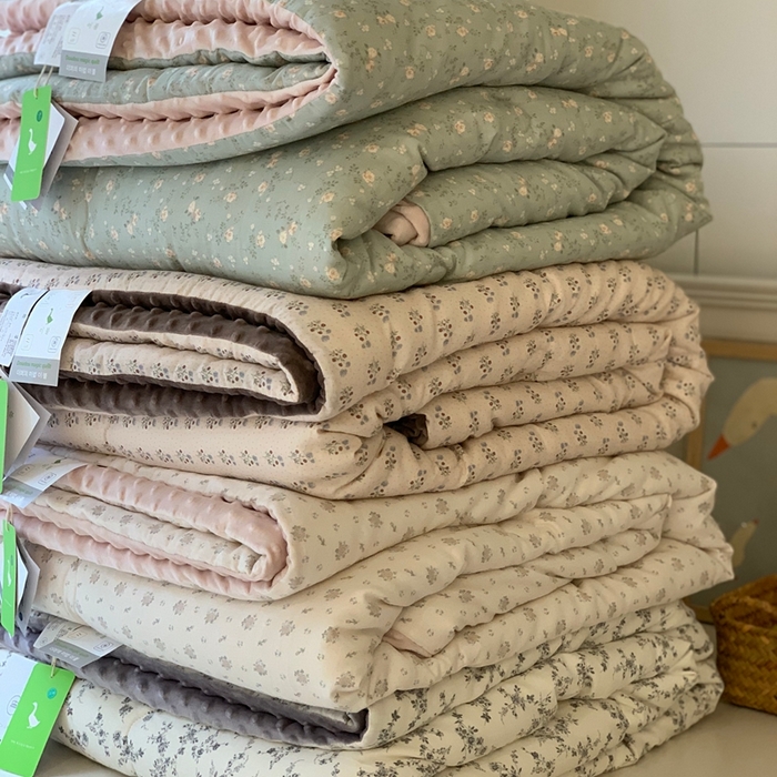 91家纺网 家纺一手货源 找家纺 汇庭 2025秋冬新款·糯米纱布双人豆豆被系列 组合图仅供参考