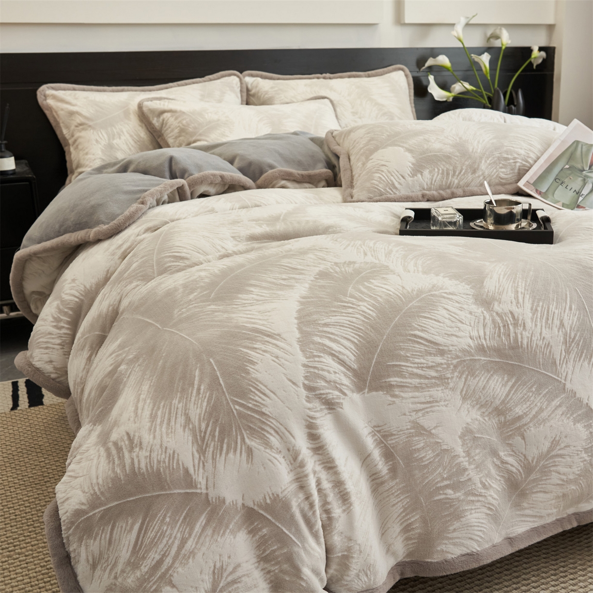 91家纺网 家纺一手货源 找家纺 金鹰 2025新款A类雕花牛奶绒烂花兔毛包边四件套 羽毛