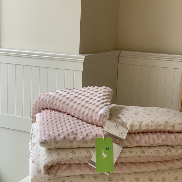 91家纺网 家纺一手货源 找家纺 汇庭 2025秋冬新款·糯米纱布双人豆豆被系列 春日粉