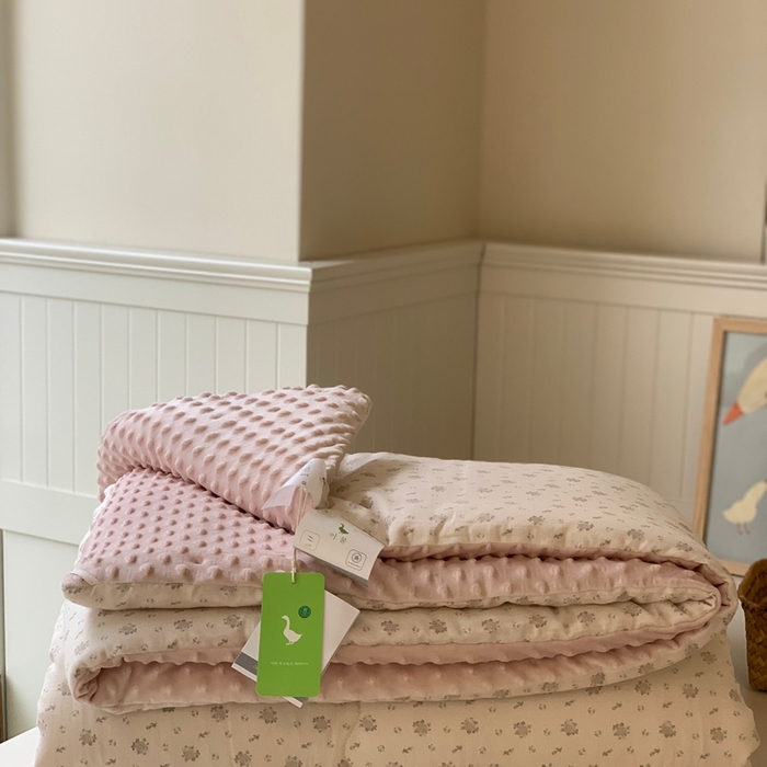 91家纺网 家纺一手货源 找家纺 汇庭 2025秋冬新款·糯米纱布双人豆豆被系列 春日粉