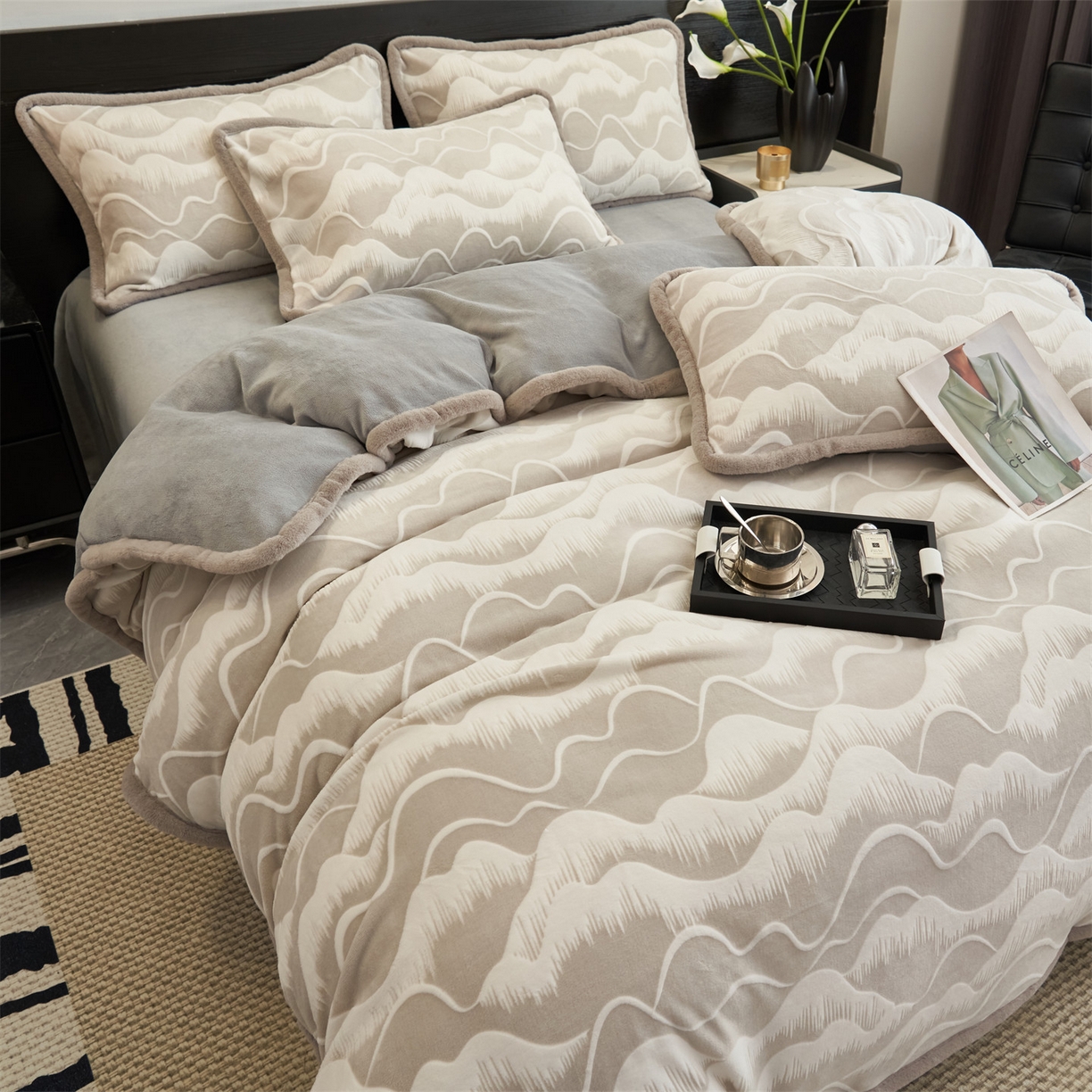 91家纺网 家纺一手货源 找家纺 金鹰 2025新款A类雕花牛奶绒烂花兔毛包边四件套 波澜壮阔