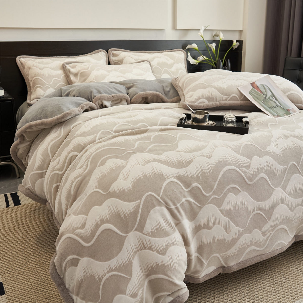 91家纺网 家纺一手货源 找家纺 金鹰 2025新款A类雕花牛奶绒烂花兔毛包边四件套 波澜壮阔