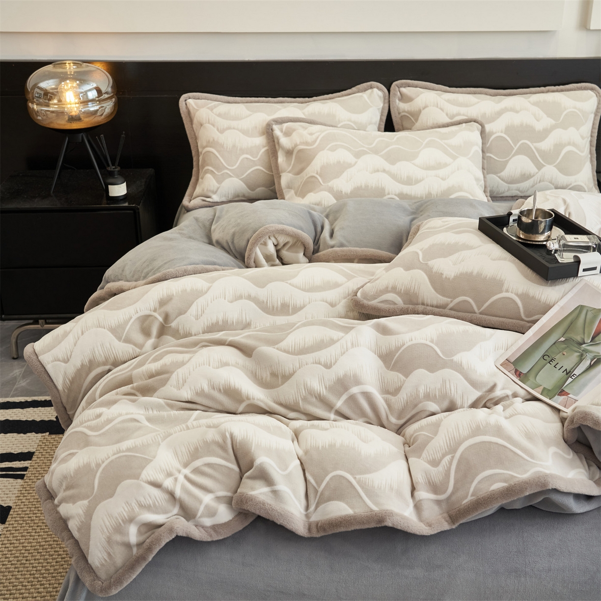 91家纺网 家纺一手货源 找家纺 金鹰 2025新款A类雕花牛奶绒烂花兔毛包边四件套 波澜壮阔