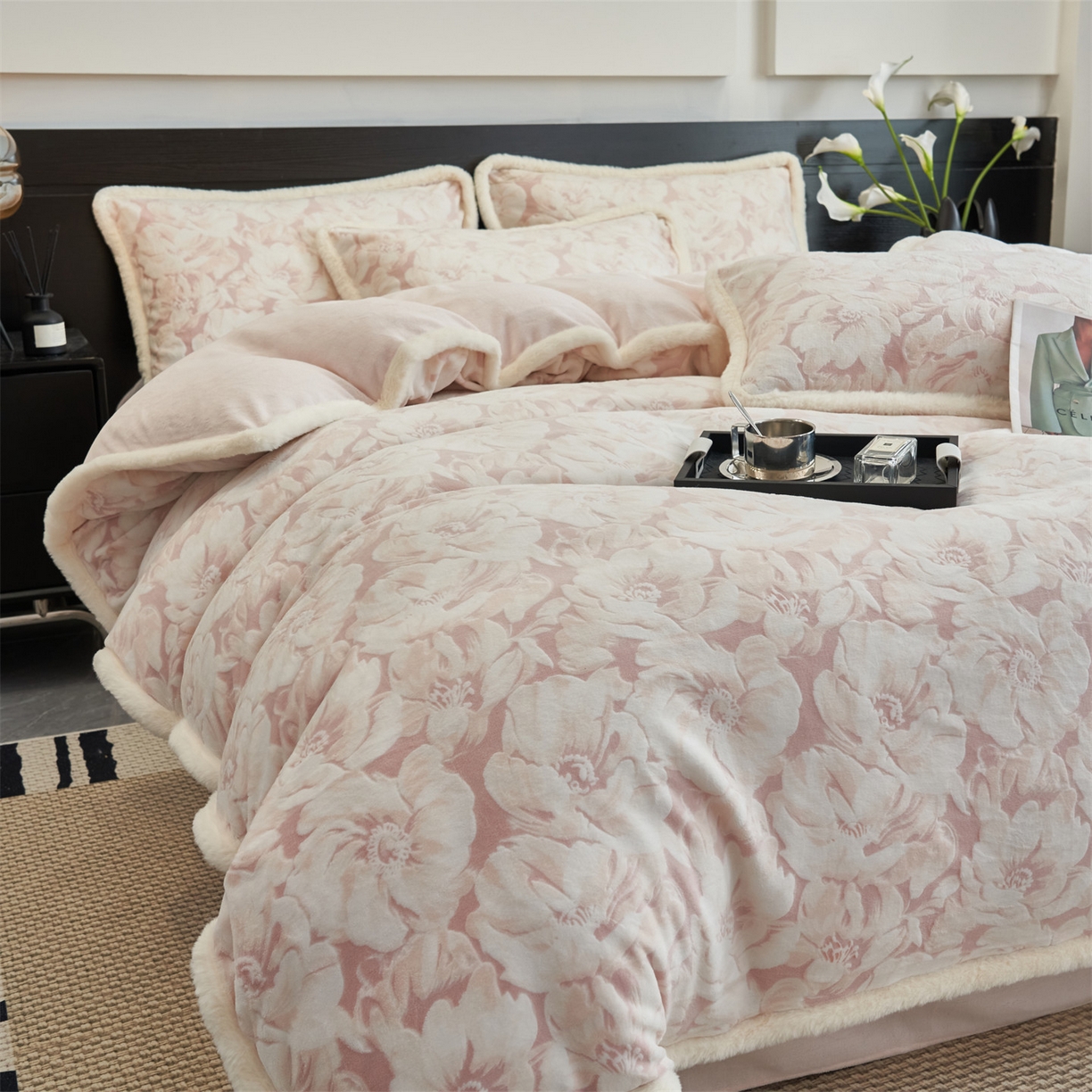 91家纺网 家纺一手货源 找家纺 金鹰 2025新款A类雕花牛奶绒烂花兔毛包边四件套 繁花