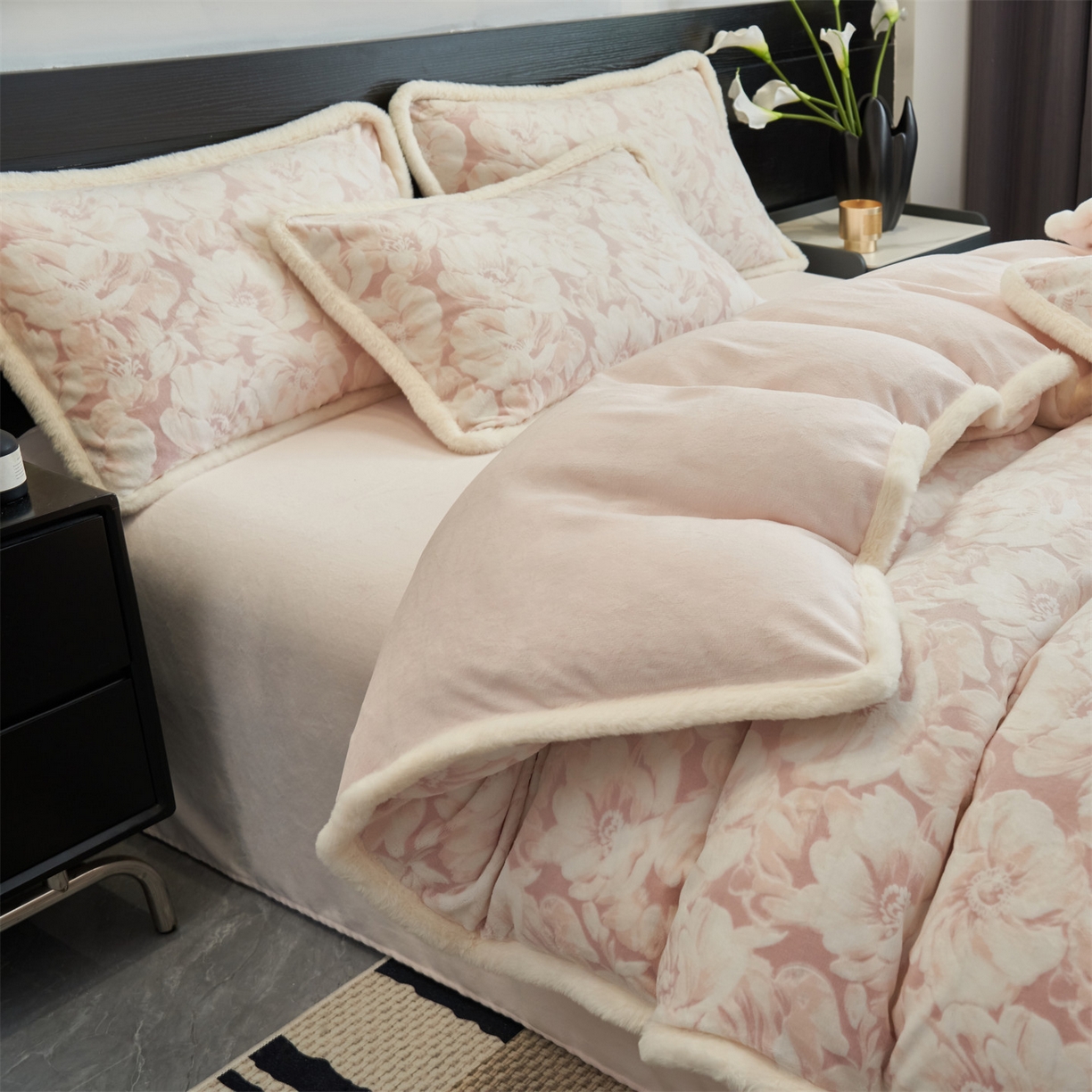 91家纺网 家纺一手货源 找家纺 金鹰 2025新款A类雕花牛奶绒烂花兔毛包边四件套 繁花