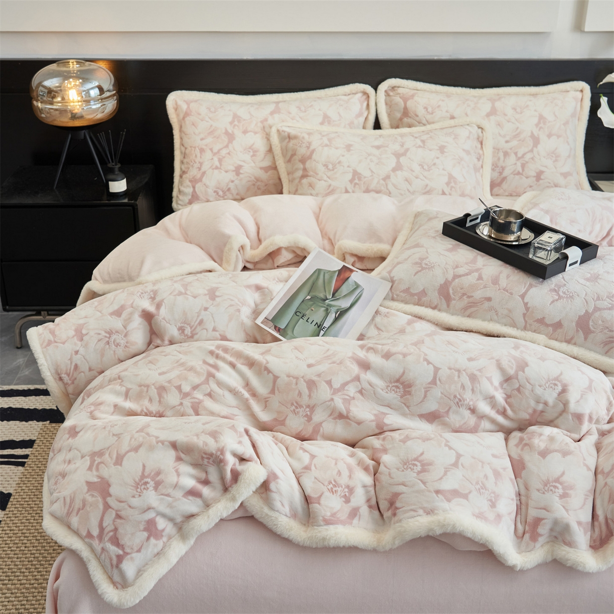 91家纺网 家纺一手货源 找家纺 金鹰 2025新款A类雕花牛奶绒烂花兔毛包边四件套 繁花