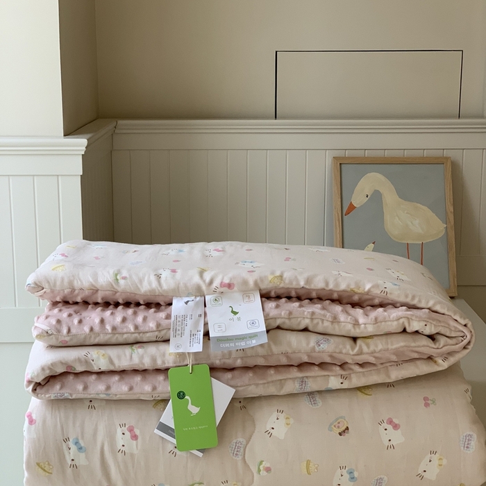 91家纺网 家纺一手货源 找家纺 汇庭 2025秋冬新款·糯米纱布双人豆豆被系列 乐园猫咪粉