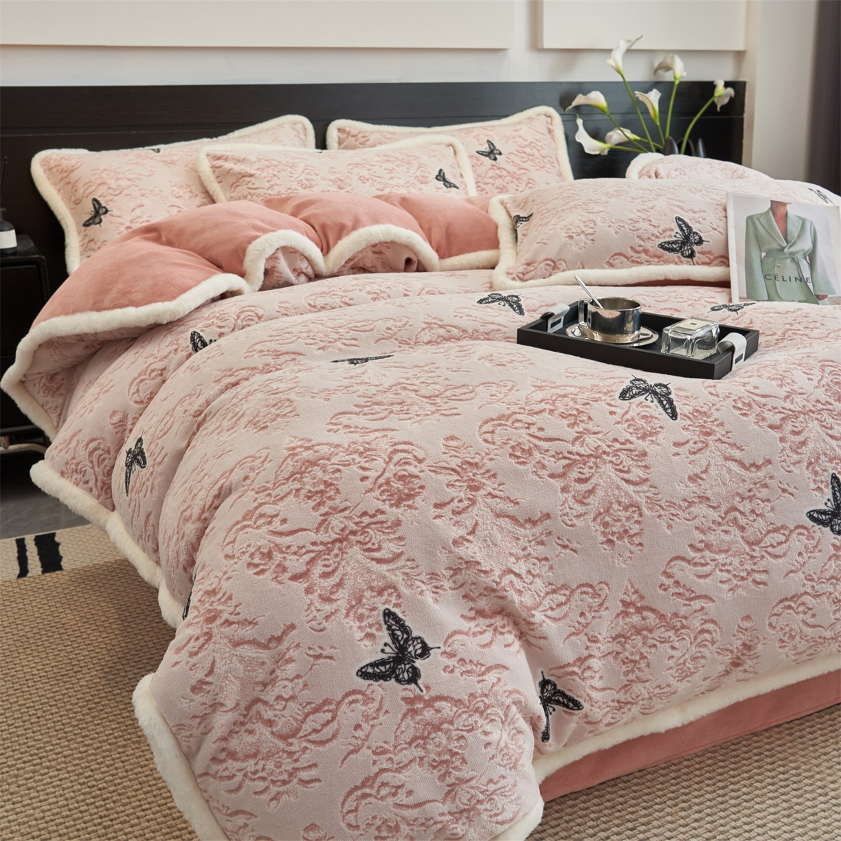 91家纺网 家纺一手货源 找家纺 金鹰 2025新款A类雕花牛奶绒烂花兔毛包边四件套 蝴蝶梦