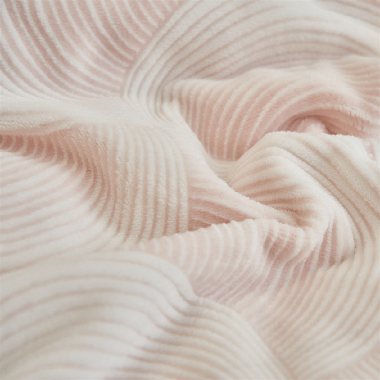 91家纺网 家纺一手货源 找家纺 金鹰 2025新款A类雕花牛奶绒烂花兔毛包边四件套 简爱