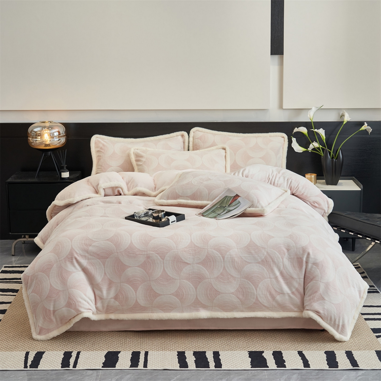 91家纺网 家纺一手货源 找家纺 金鹰 2025新款A类雕花牛奶绒烂花兔毛包边四件套 简爱