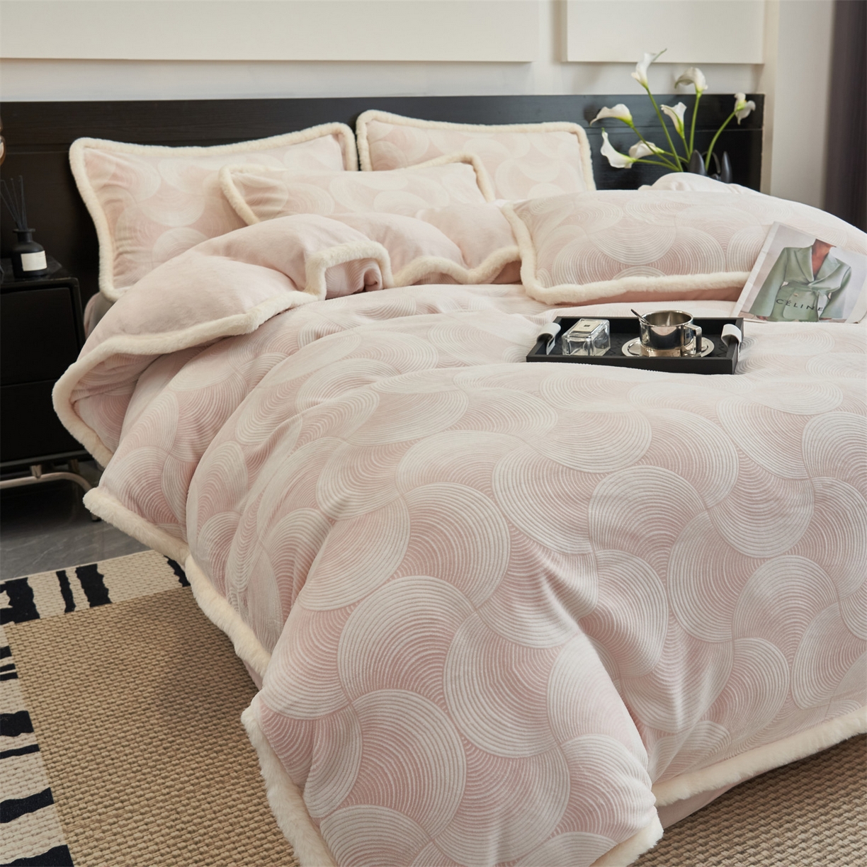 91家纺网 家纺一手货源 找家纺 金鹰 2025新款A类雕花牛奶绒烂花兔毛包边四件套 简爱