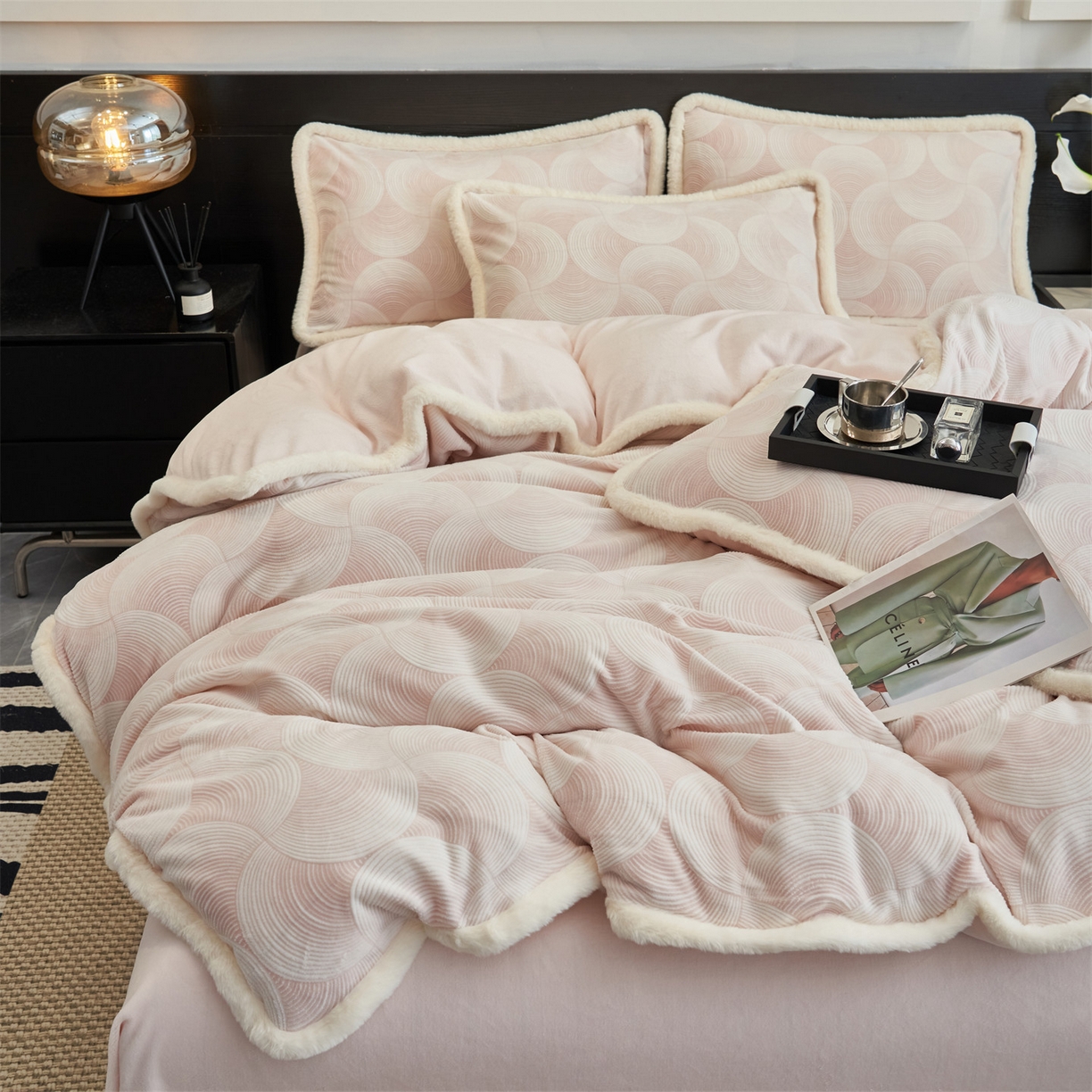 91家纺网 家纺一手货源 找家纺 金鹰 2025新款A类雕花牛奶绒烂花兔毛包边四件套 简爱