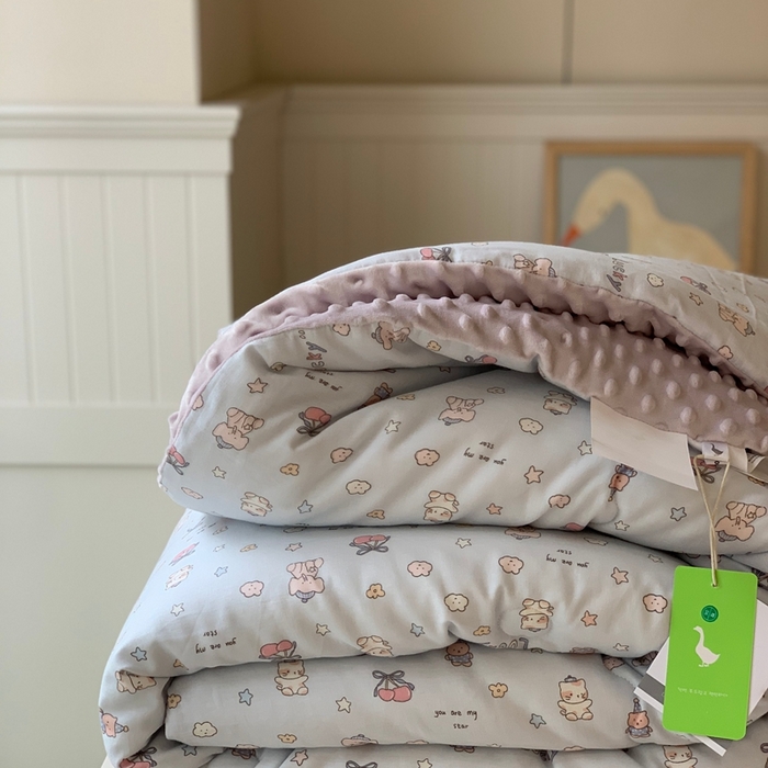 91家纺网 家纺一手货源 找家纺 汇庭 2025秋冬新款·糯米纱布双人豆豆被系列 皮皮象蓝