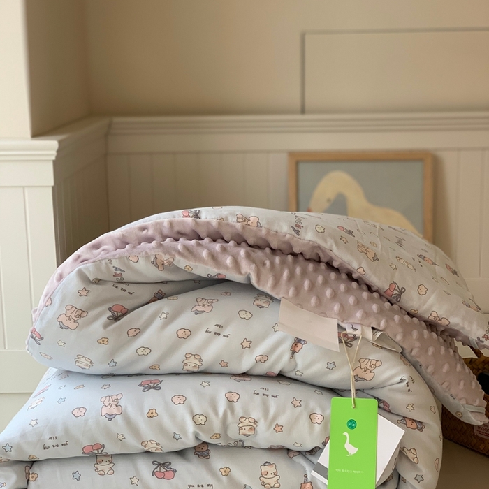 91家纺网 家纺一手货源 找家纺 汇庭 2025秋冬新款·糯米纱布双人豆豆被系列 皮皮象蓝