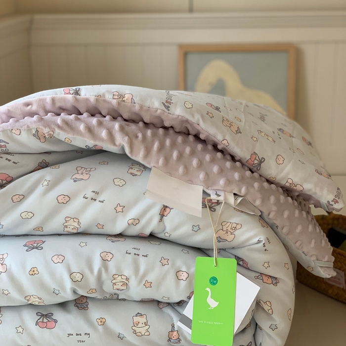 91家纺网 家纺一手货源 找家纺 汇庭 2025秋冬新款·糯米纱布双人豆豆被系列 皮皮象蓝